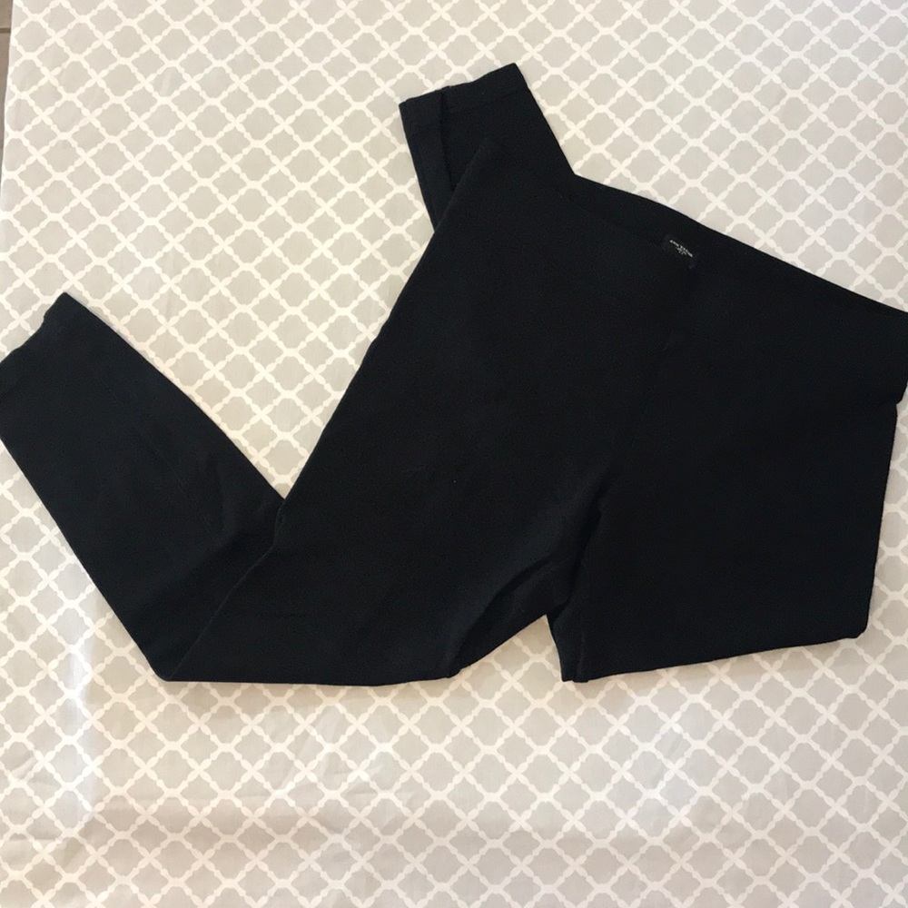 ANN TAYLOR Black leggings with seam in back